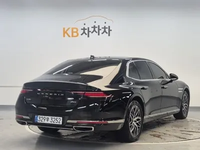 Genesis G90