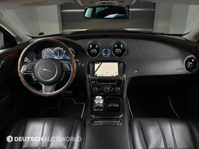 Jaguar XJ