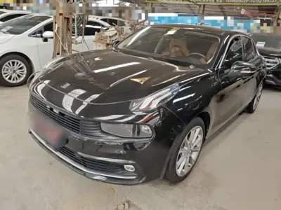 Lynk & Co 03