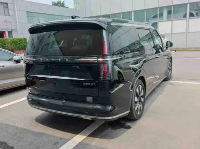 Volvo EM90