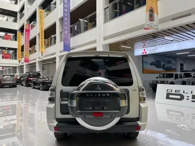 Mitsubishi Pajero (Import)