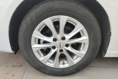 Roewe i5