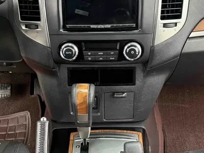 Mitsubishi Pajero (Import)