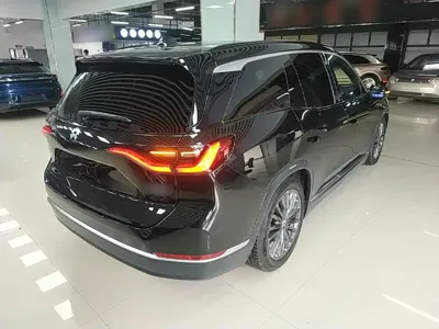 Nio ES8