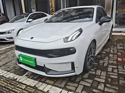 Lynk & Co 03