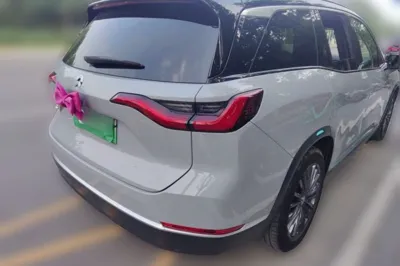 Nio ES8
