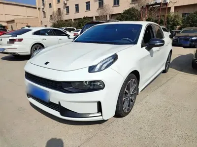 Lynk & Co 03