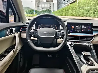 Lynk & Co 06