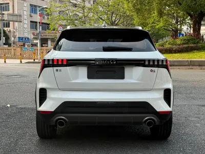 Lynk & Co 06