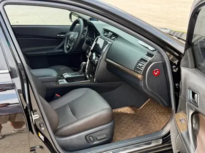 Toyota Reiz