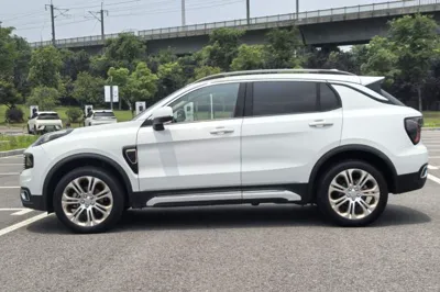 Lynk & Co 01