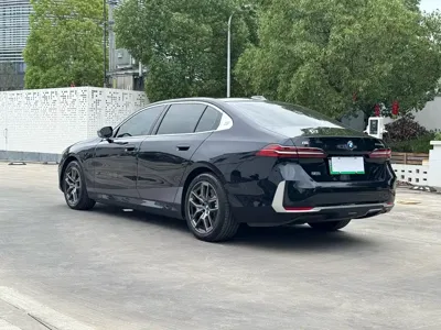 BMW i5