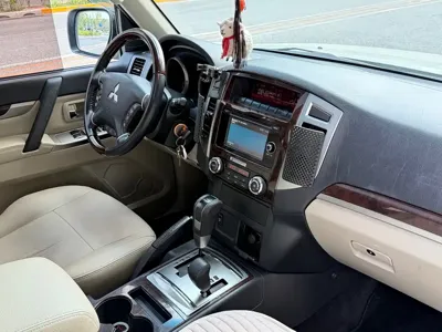 Mitsubishi Pajero (Import)