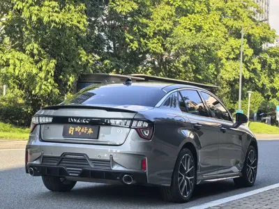 Lynk & Co 03