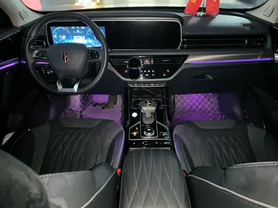 Hongqi HS5