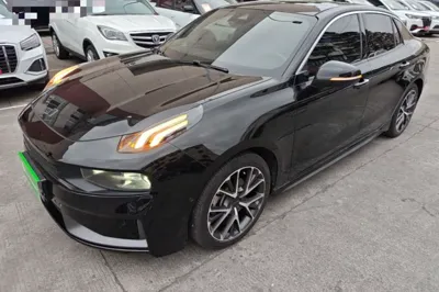 Lynk & Co 03