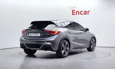 Infiniti Q30