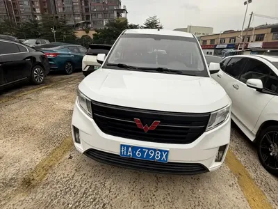 Wuling Hongguang Plus