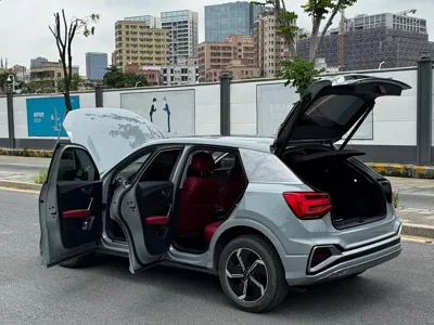 Audi Q2L e-tron