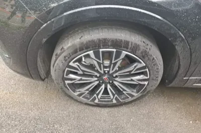 Hongqi HS5
