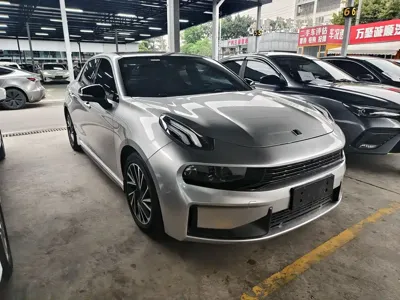 Lynk & Co 03