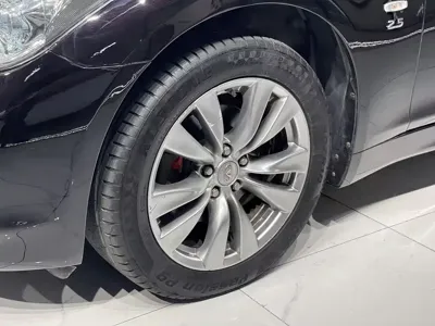 Infiniti Q70