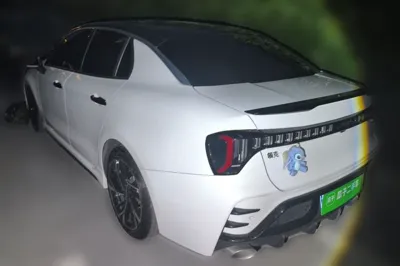 Lynk & Co 03