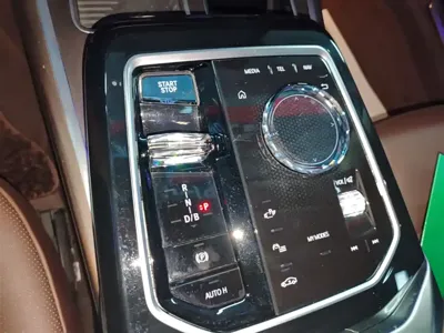 BMW i7