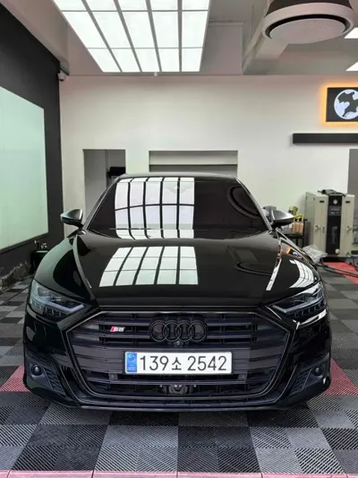 Audi S8