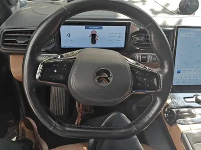 Nio ES8