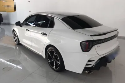 Lynk & Co 03