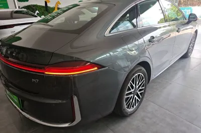 Roewe M7 DMH