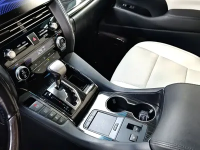 Lexus LM