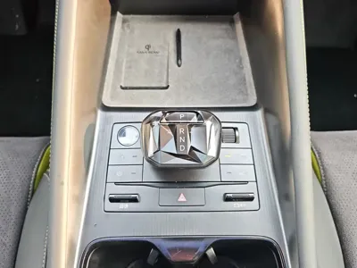 BYD L EV