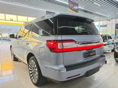 Lincoln Navigator