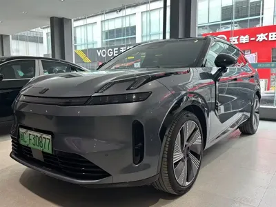 Lynk & Co 08 EM-P