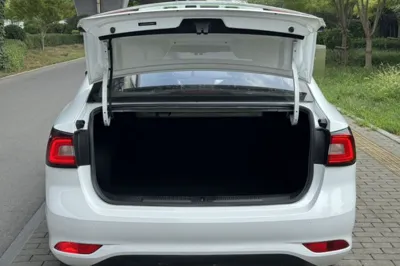Roewe i5