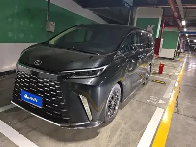 Lexus LM