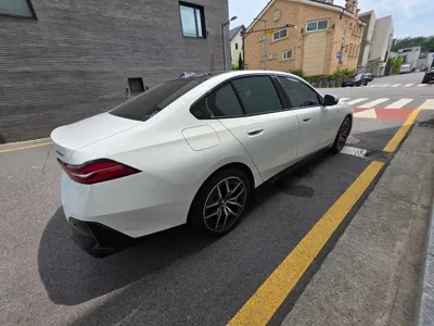 BMW i5