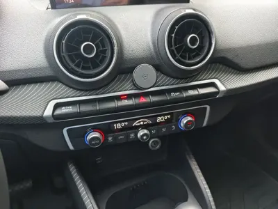 Audi Q2L e-tron