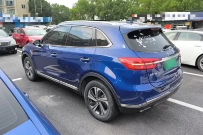 Hongqi HS5