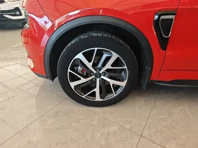 Lynk & Co 01