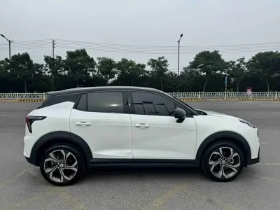 Lynk & Co 06