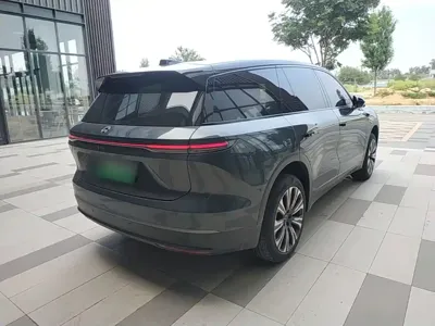 Nio ES8