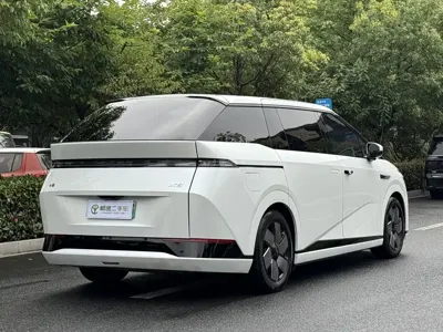 Xpeng X9