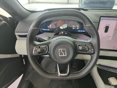 Zeekr 001