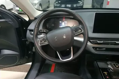 Hongqi E-QM5
