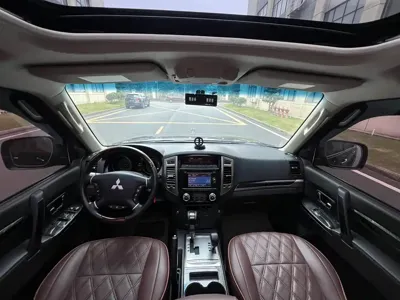 Mitsubishi Pajero (Import)