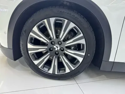 Nio ES8
