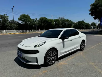 Lynk & Co 03